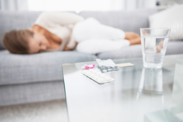 dor abdominal devido à presença de parasitas no corpo